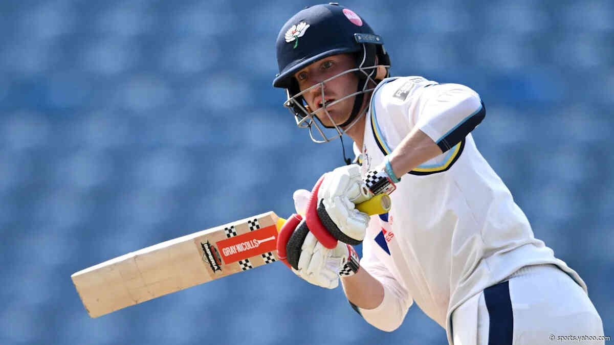 Hill fifty helps Yorkshire to 263 against Leics