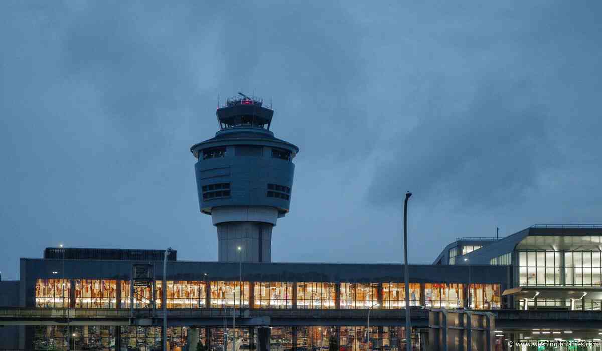 LaGuardia controllers reportedly left early before March runway collision