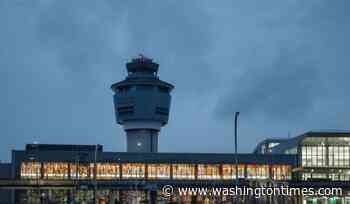 LaGuardia controllers reportedly left early before March runway collision