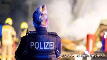 Autos krachen in Lkw – Fahrer (22) stirbt bei Unfall in Bayern: Verdacht auf illegales Rennen