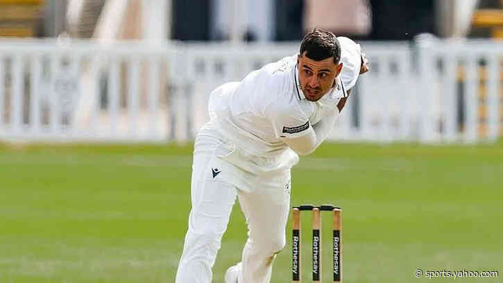 Pears bowl out Lancashire cheaply at Worcester