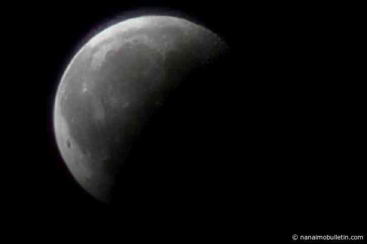 PHOTOS: Lunar eclipse captured on camera across Greater Victoria