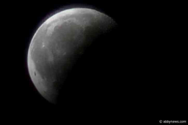 PHOTOS: Lunar eclipse captured on camera across Greater Victoria