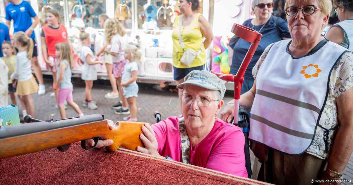 Pacifist in de schiettent: waarom Marian (67) op de kermis in Mook toch echt aanlegt met de luchtbuks