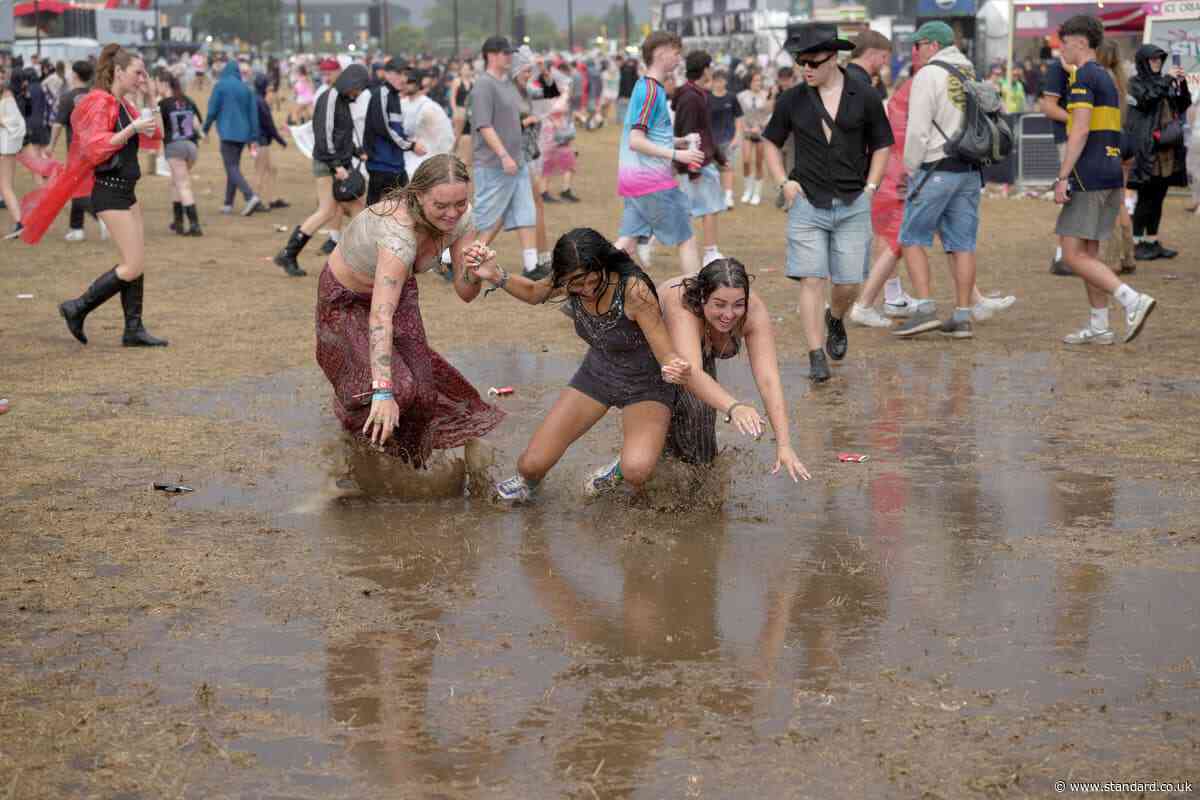 Geese frontman humours damp crowd as they brave heavy rain at Reading Festival