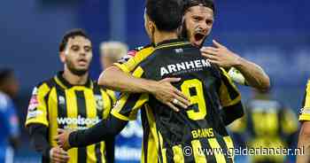 Van den Berg en Bannis helpen Vitesse na krankzinnige start aan ruime overwinning