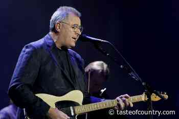 Vince Gill Breaks Down During On-Stage Dolly Parton Tribute