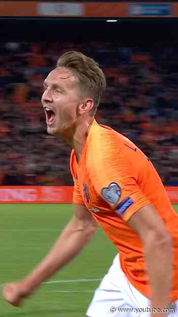 Always looking for that moment to strike. ⚡ Happy birthday, Luuk! 🥳 #NothingLikeOranje