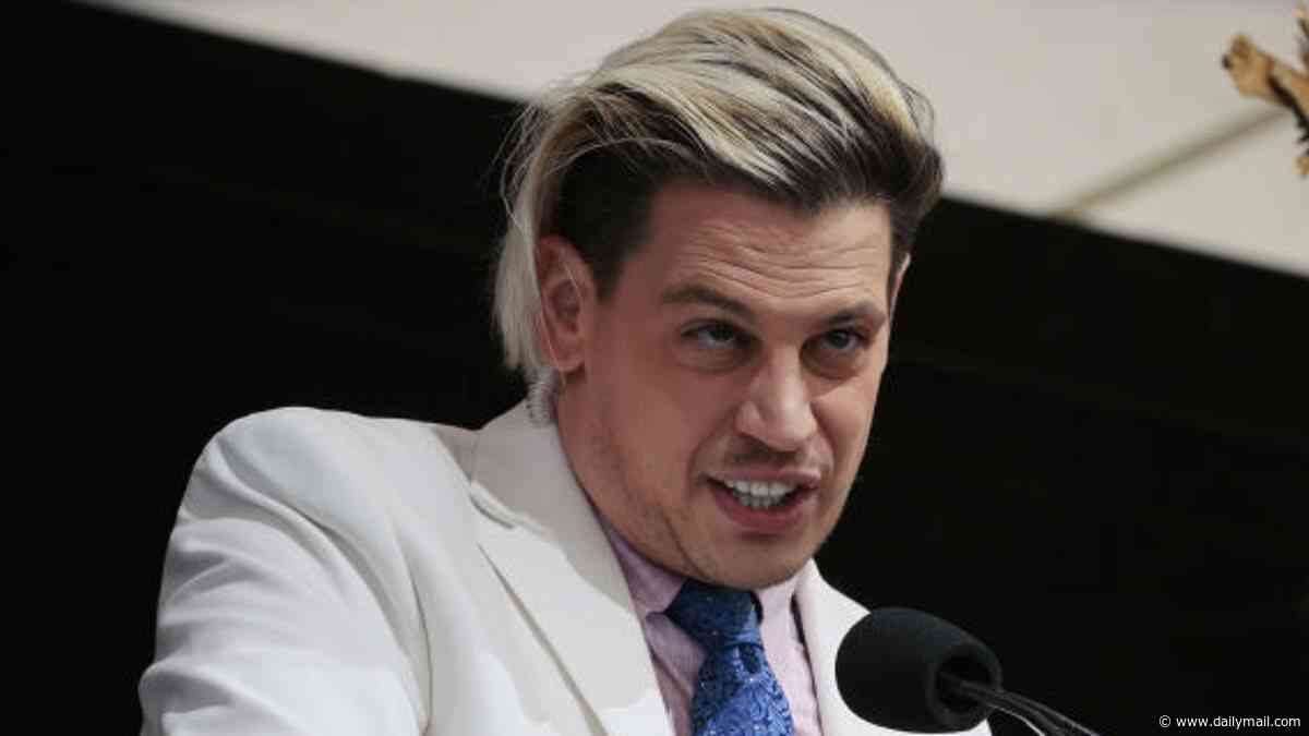 Right-wing firebrand Milo Yiannopoulos detained by ICE at Louisiana airport