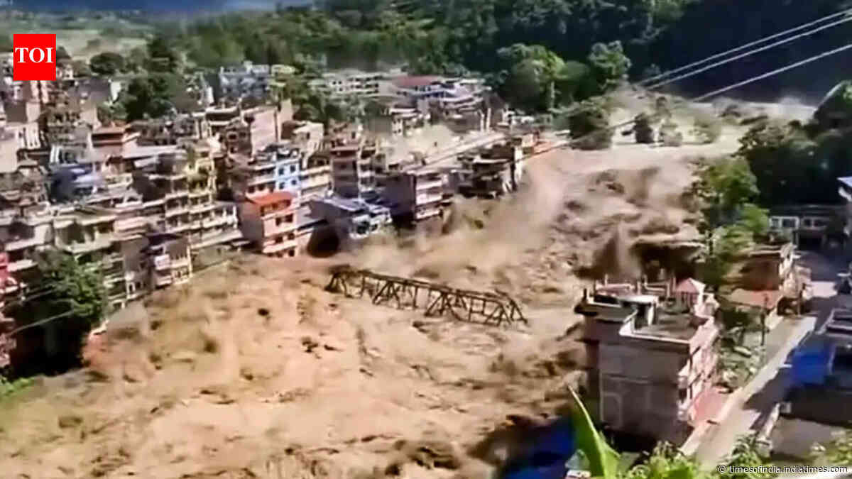 Nepal floods: Spooked by visuals &amp; reports, tourists cancel bookings, tour operators hit