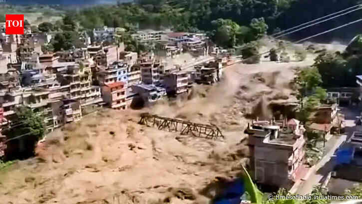 Nepal floods: Spooked by visuals &amp; reports, tourists cancel bookings, tour operators hit