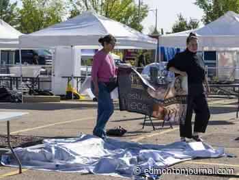 Vendors scrambling after windstorm whips through southwest Edmonton night market