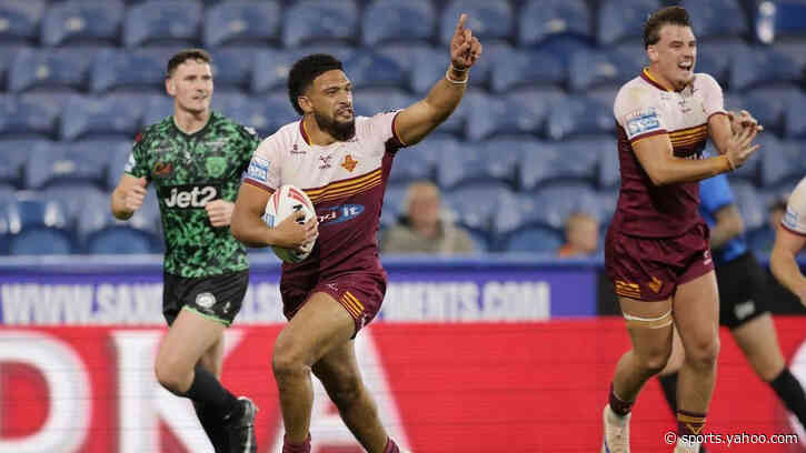 Huddersfield upset Leigh with five-try win