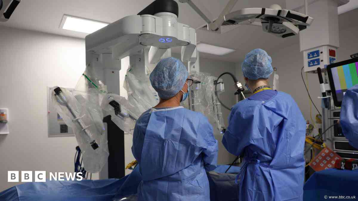 Trust marks 5,000th robotic surgery milestone