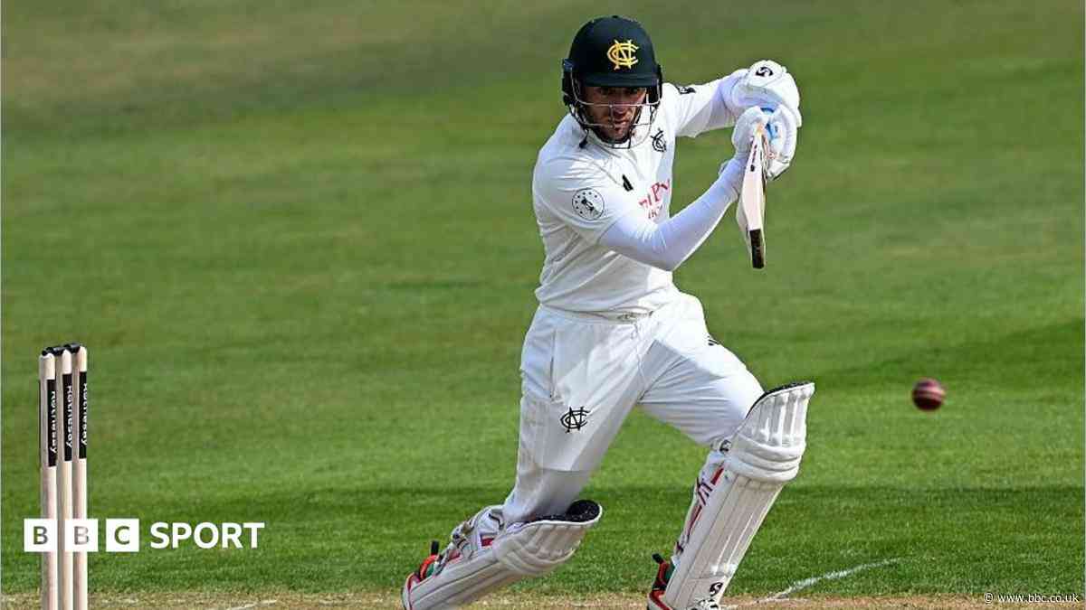 Notts' Clarke first to 1,000 Championship runs with ton against Bears