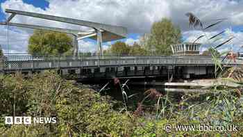 Cracks in bridge force extended lane closure