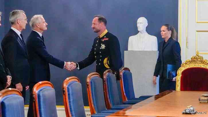 Nieuwe koning Haakon bij ministerraad, samen met kroonprinses