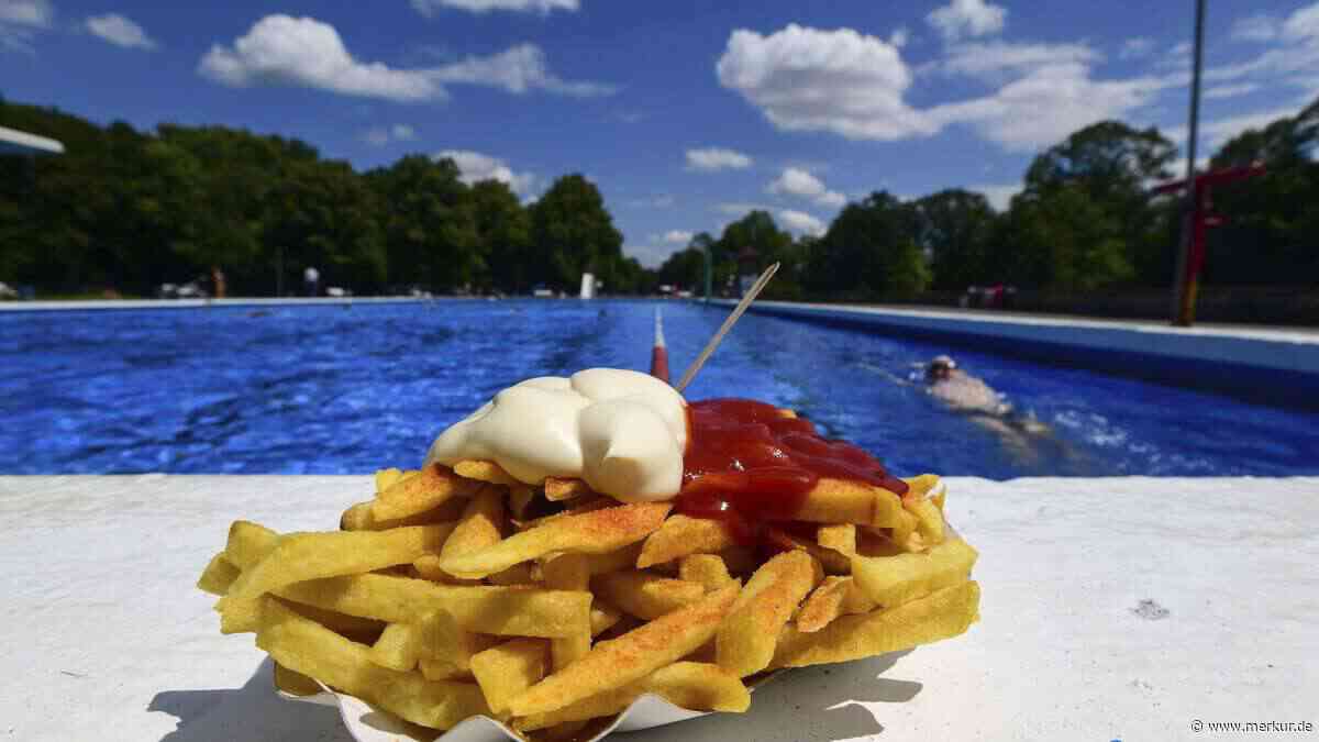 „Billigste Liegen, überteuerte Currywurst“: Wut auf bayerisches Freibad – doch Besucherin kassiert Kontra
