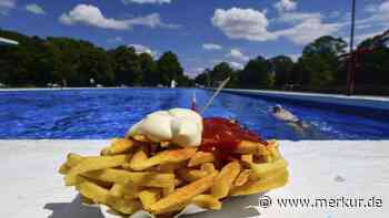 „Billigste Liegen, überteuerte Currywurst“: Wut auf bayerisches Freibad – doch Besucherin kassiert Kontra