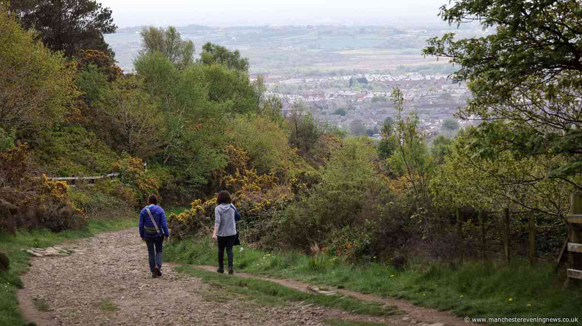 The best country walks near Greater Manchester ending with a pub
