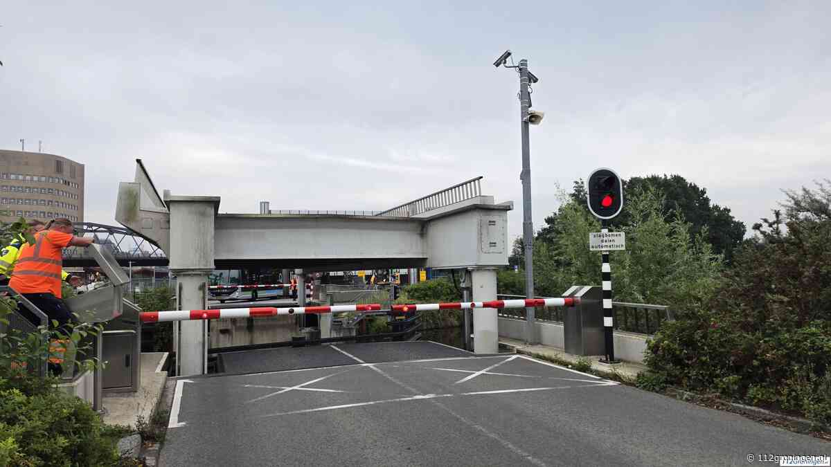Zaanbrug in storing, bus file tot gevolg