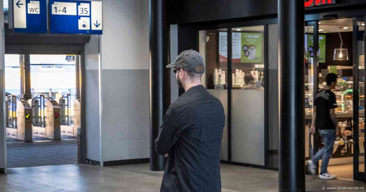 Haarscherpe camerabeelden van ernstige mishandeling op station, politie gaat ze alsnog uitzenden: ‘Eindelijk’