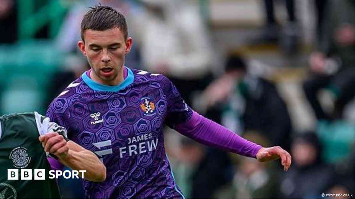 Swindon sign midfielder Thomson on two-year deal