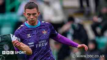 Swindon sign midfielder Thomson on two-year deal