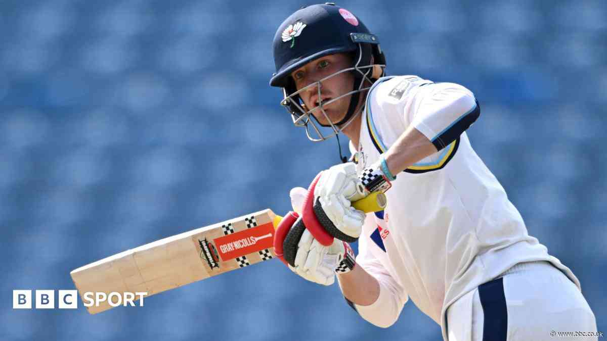 Hill fifty helps Yorkshire to 263 against Leics