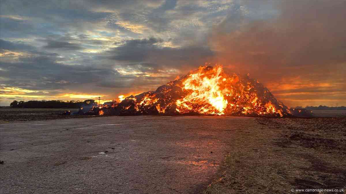 200 tonnes of straw goes up in flames in Cambridgeshire field