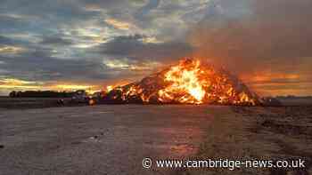200 tonnes of straw goes up in flames in Cambridgeshire field
