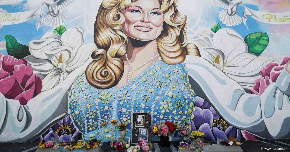 Gouverneur wil vliegveld Nashville vernoemen naar Dolly Parton