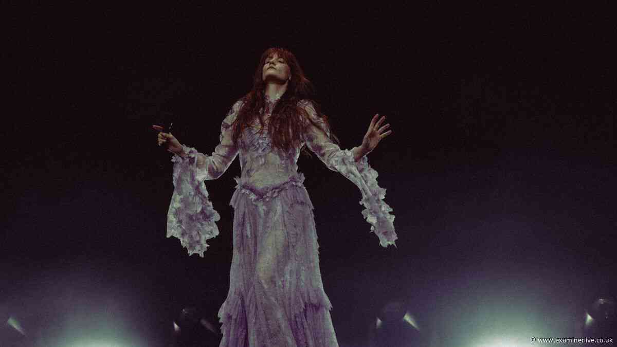 Florence Welch spots what Leeds Festival fans are doing and intervenes