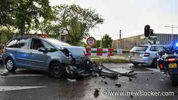 Vluchtende Tilburger (39) zonder rijbewijs ramt meerdere auto's