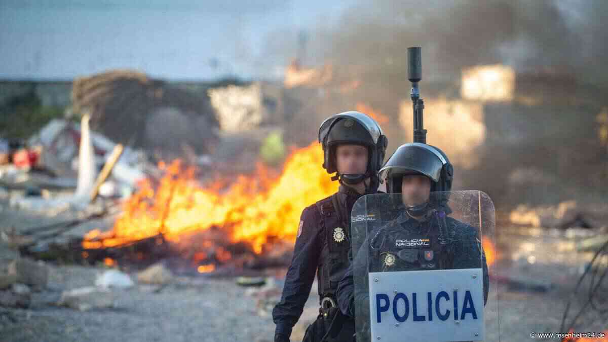 Ceuta-Krise eskaliert: Spanien bittet EU um Hilfe – 5000 Migranten sitzen fest, Lager in Brand gesetzt
