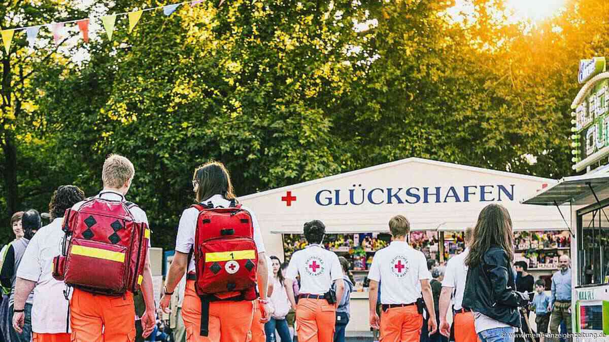 BRK am Volksfest: Zwischen unkalkulierbaren Einsätzen und glücklichem Losverkauf