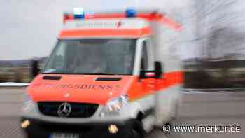 Wollte ihren Geburtstag nicht allein verbringen: Frau wählt Notruf – und greift Rettungskräfte an