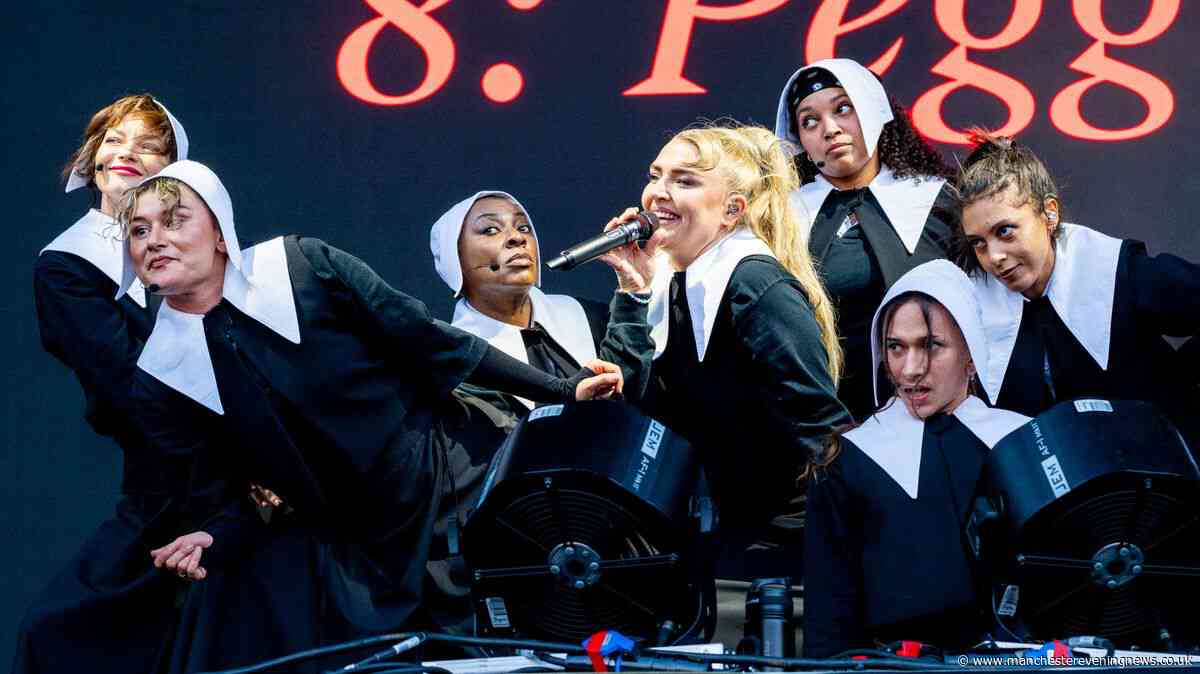 Surprise star guest stuns at Pulp Wythenshawe Festival gig with Self Esteem