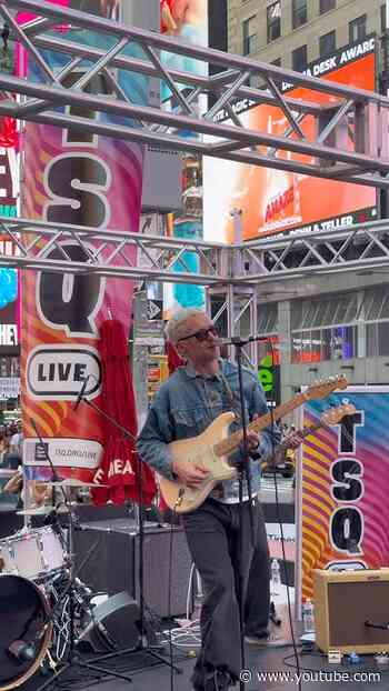 A New York Night with @sunfadeband 🌟🎸#NYC #TimesSquare #TSQLive