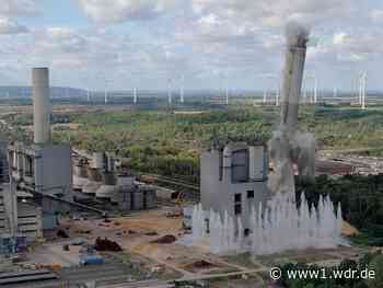 RWE sprengt 200-Meter-Schornstein in Sekunden