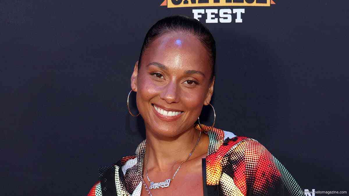 Bikini-clad Alicia Keys highlights her curvaceous figure in stunning summer photos