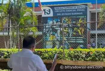 Wilmer Azuaje trasladó el ataúd de Jovanny González al Circuito Judicial Penal de Barinas