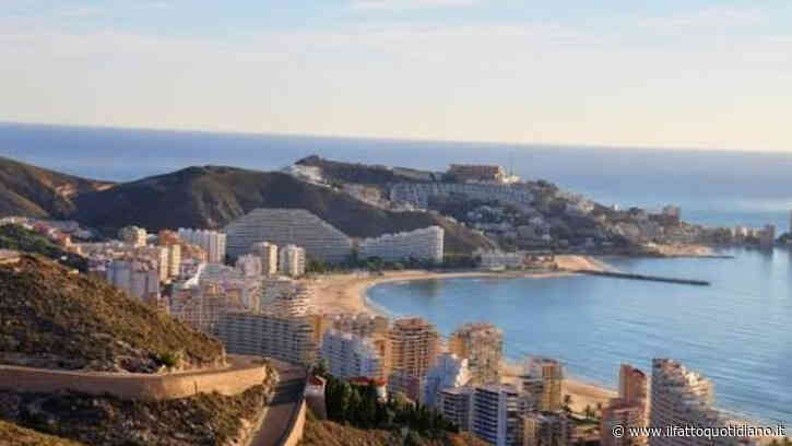 I figli trovano i genitori morti nella vasca idromassaggio: l’ipotesi della ‘catena fatale di incidenti’. Cosa è successo nella casa vacanze di Cullera