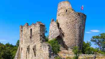 Schiefer als der in Pisa - der Turm von Michalovice