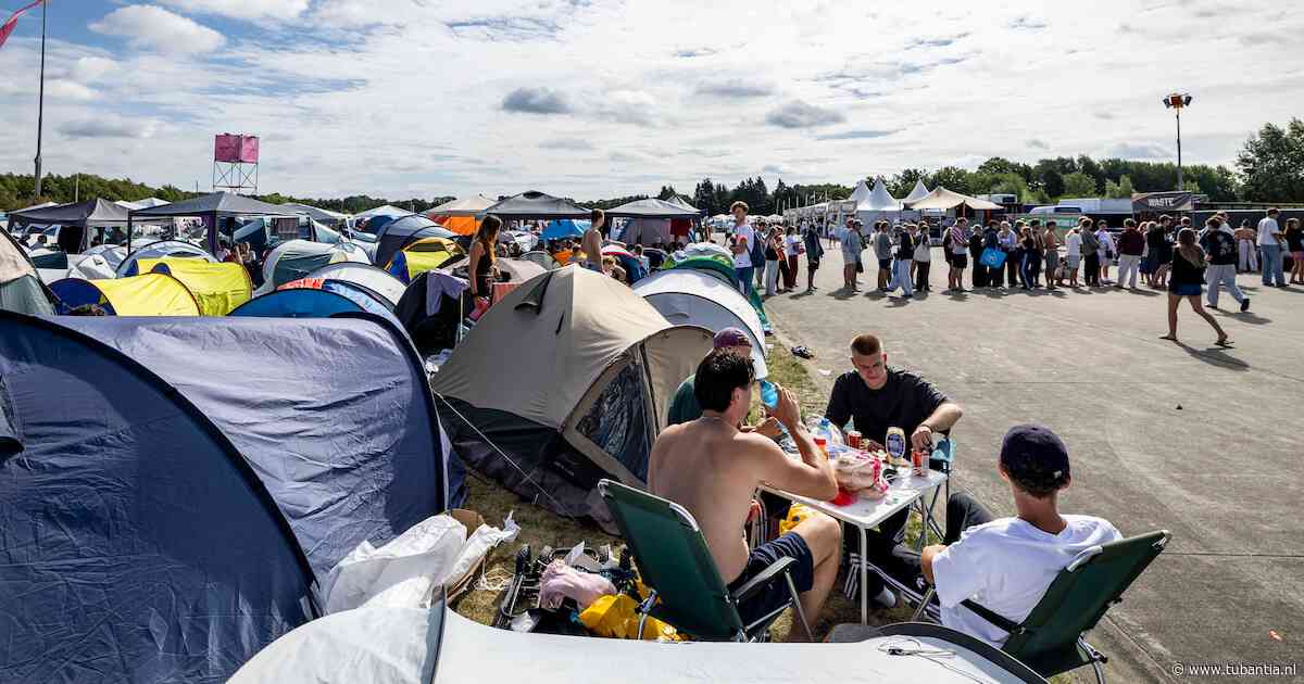 Koude knakworsten, een rij voor de douche: camping ‘Onder de Radar’ maakt zich op voor dag twee