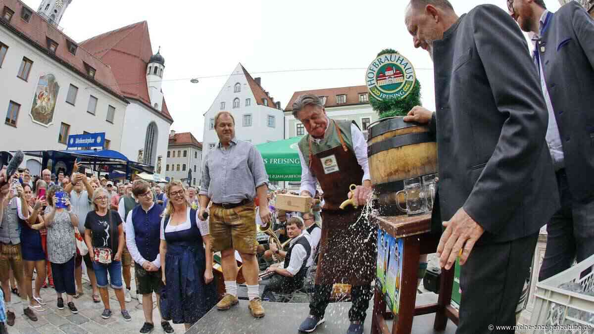 Freisinger Bierprobe lockt 500 Gäste auf den Marienplatz – jetzt kann das Volksfest kommen