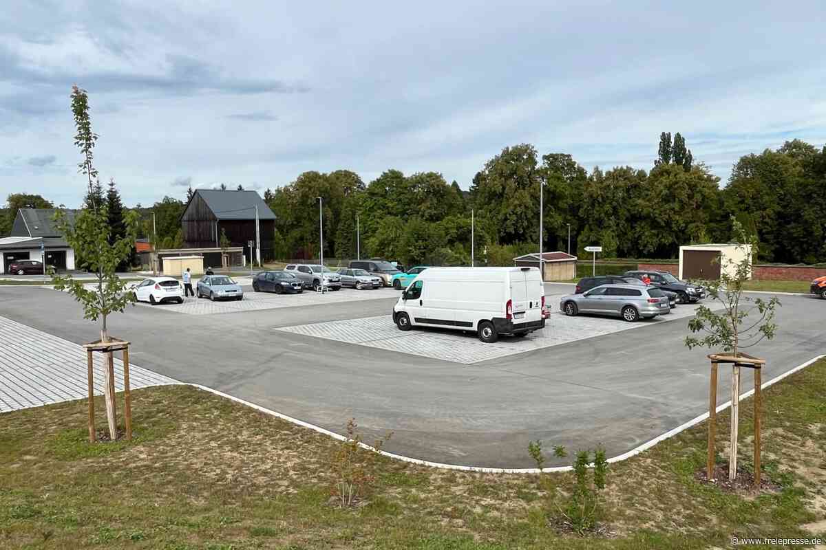 Unmut wächst: Neuer Parkplatz in Adorf noch immer ohne Ladesäulen