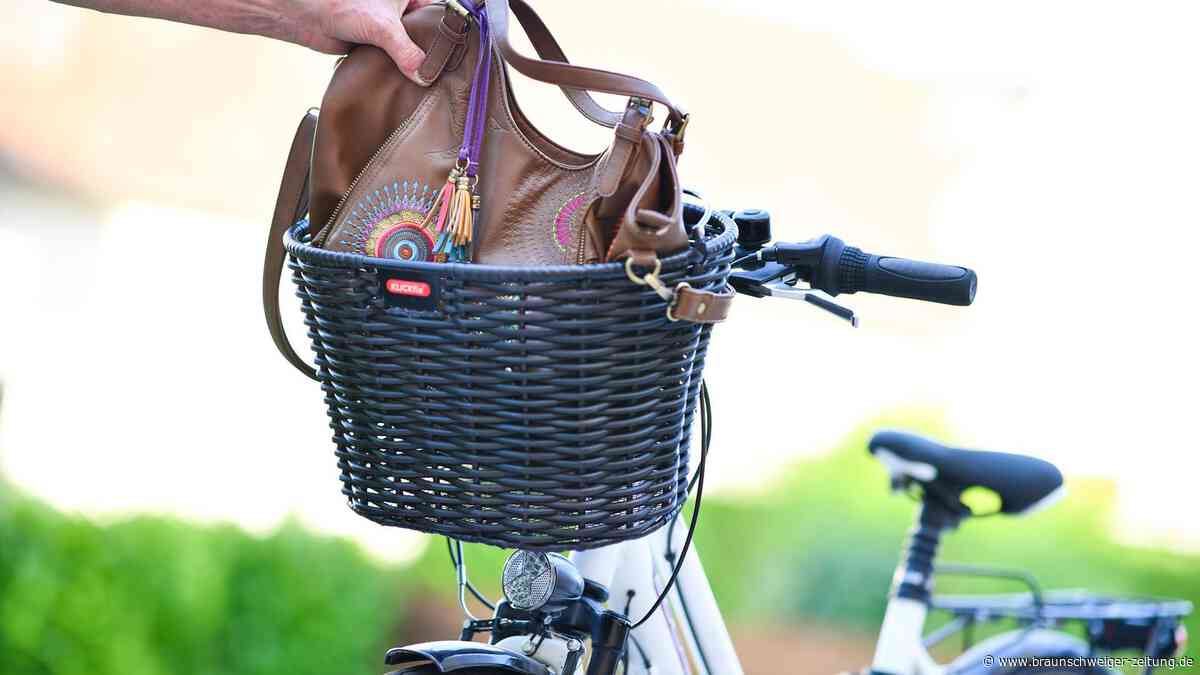 Beherzt reagiert: Männer verfolgen Dieb und holen Wolfsburgerin Rucksack zurück