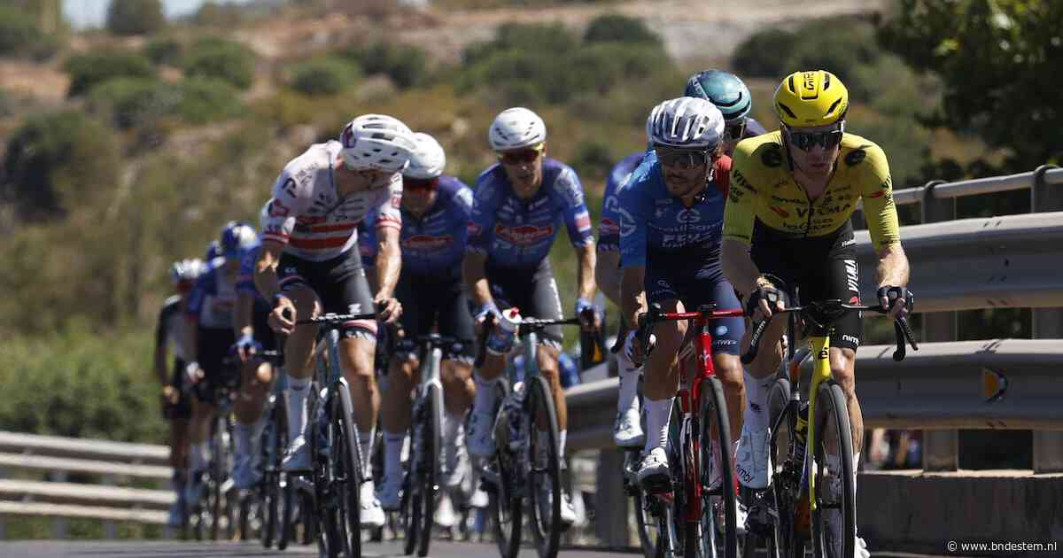 LIVE Vuelta | Eenzame vluchter op weg naar enige hindernis van de dag, gaat Visma voor hattrick met Matthew Brennan?