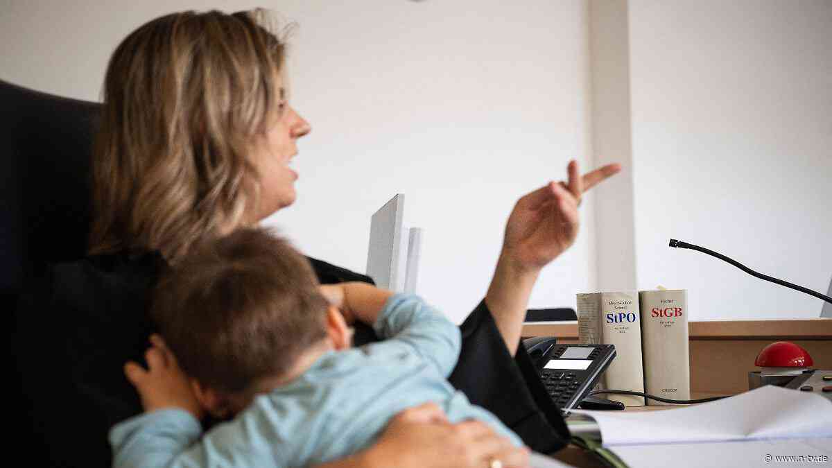 "Nur kurz die Brust auspacken": Anwältin stillt ihr Baby vor Gericht